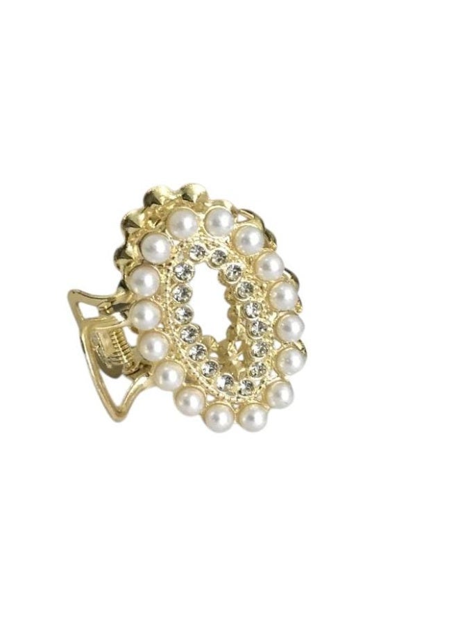 توكة مشبك شعر صغيرة باللون الذهبي مزينة باللؤلؤ والاستراس، تصميم أنيق وناعم، مناسبة للمناسبات والإطلالات اليومية - Image 2